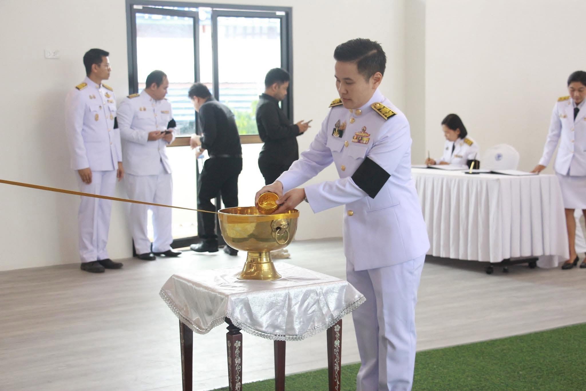 title - ส.ป.ก.อ่างทอง ร่วมพิธีถวายน้ำสรงพระศพ และลงนามถวายความอาลัย เบื้องหน้าพระรูปสมเด็จพระเจ้าลูกเธอ เจ้าฟ้าพัชรกิติยาภา นเรนทิราเทพยวดี กรมหลวงราชสาริณีสิริพัชร มหาวชิรราชธิดา